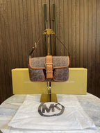 Michael Kors Colby Empire Signature(LB)