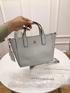 Tommy hifiger th soft logo strap medium totebag(BS)