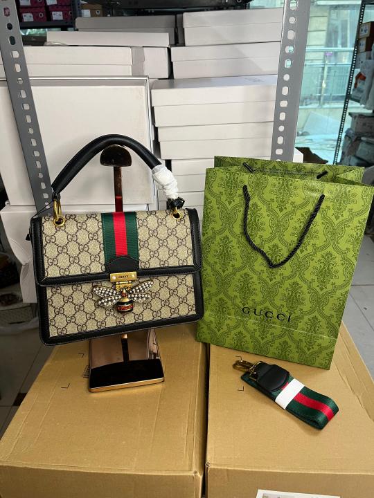 Gucci_Bee_Queen_Black_Handbag_With_Dust_Cover_&_Carry_Bag_(476533)_Black(LB)