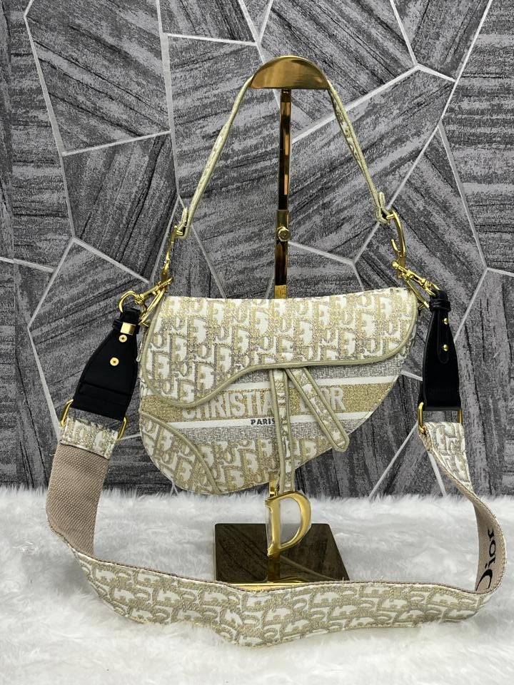 Dior_Saddle Golden With DustCover(B4)