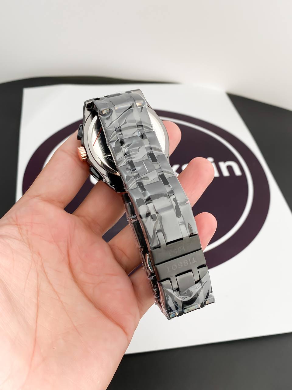 BLACK GOLD METAL CHAIN WATCH  TW1853