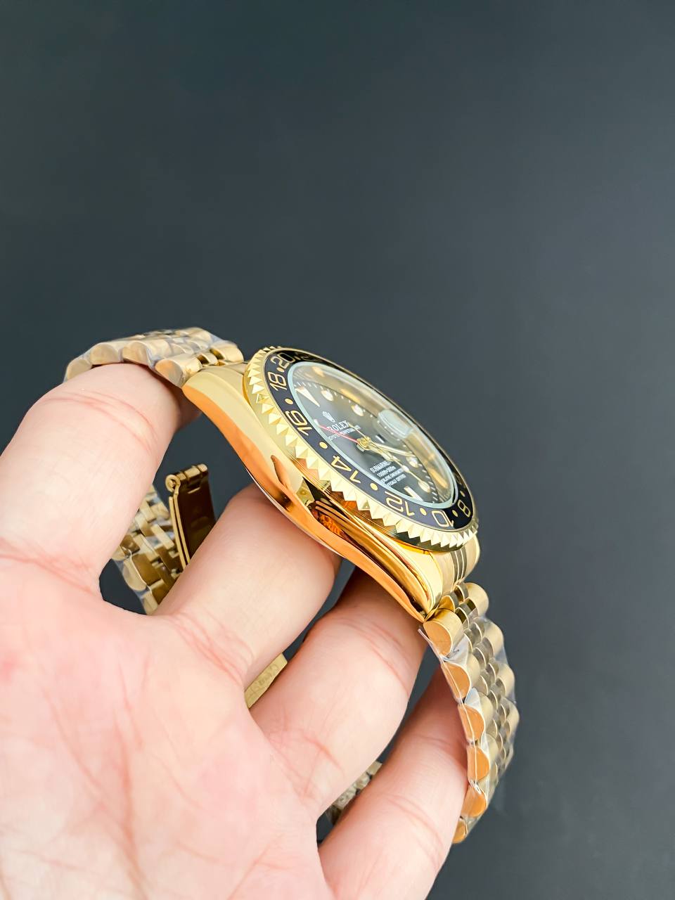Gold Black Celebrity Edition watch RW0321